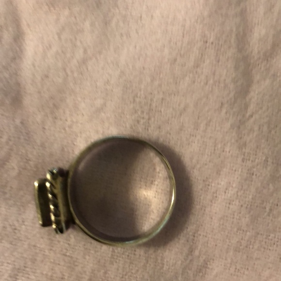 925 Beautiful Ring Size 8 - Picture 3 of 4